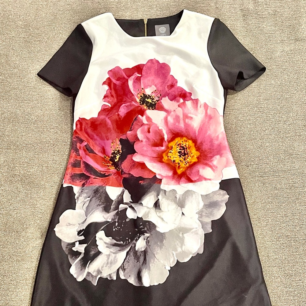 Ladies size 6 short sleeve flower print dress